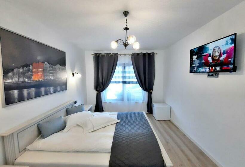 פנסיון Casa Mora