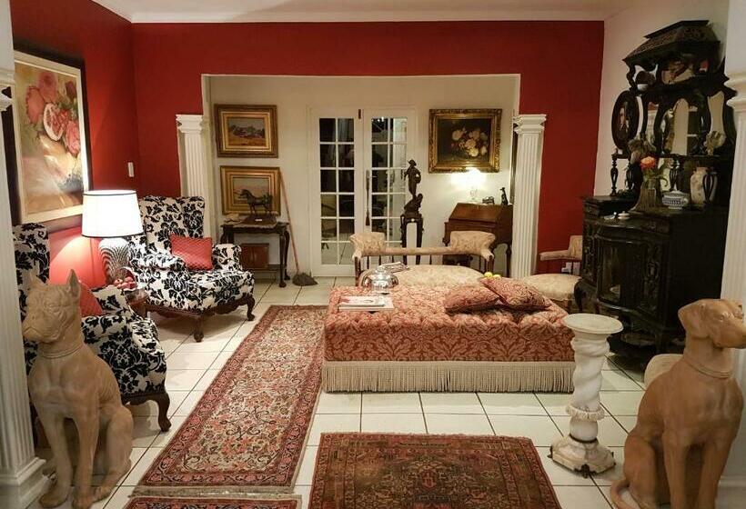 بنسيون Michaelangelo Guest House