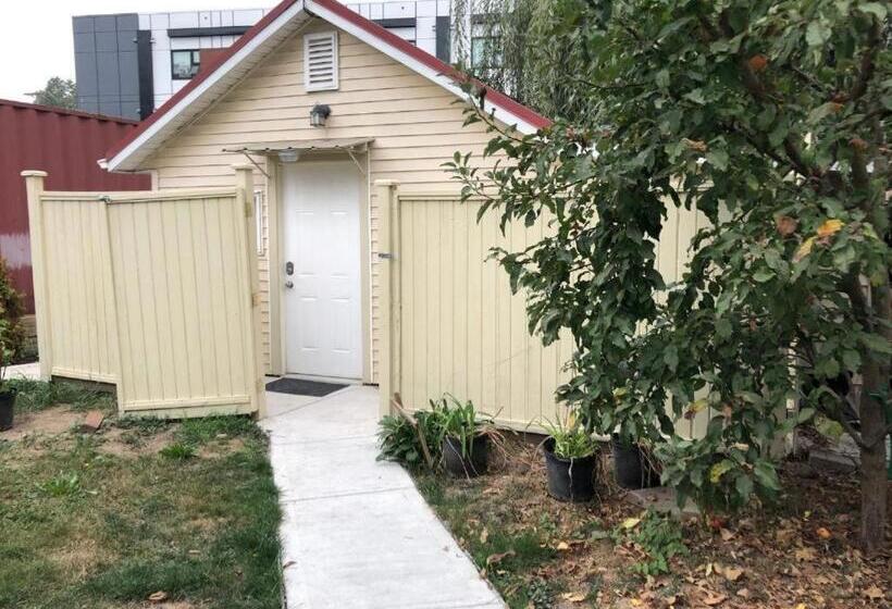 ペンション Shady Willow Guest House For Tourists & Travellers Only, No Locals, Private Small Compact Rooms Wi