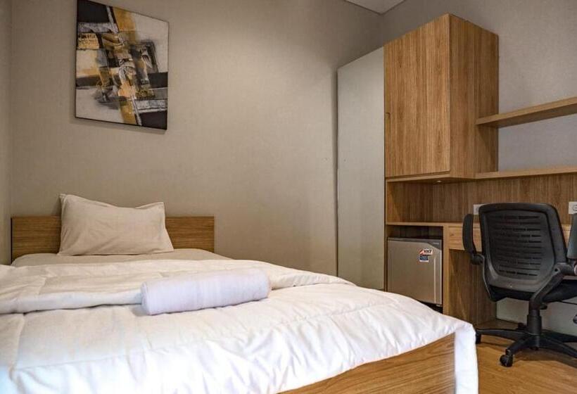 膳宿费 Three J Residence 2