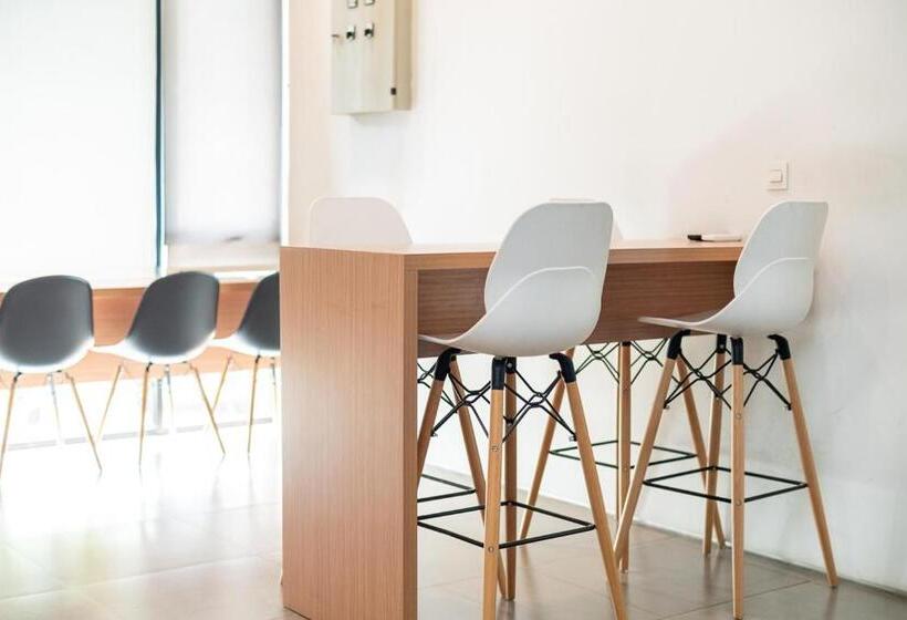 膳宿费 Three J Residence 2