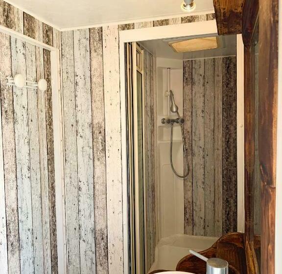 פנסיון Windy S Guest House