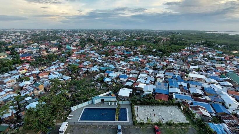 Quayside Condo Near Airport