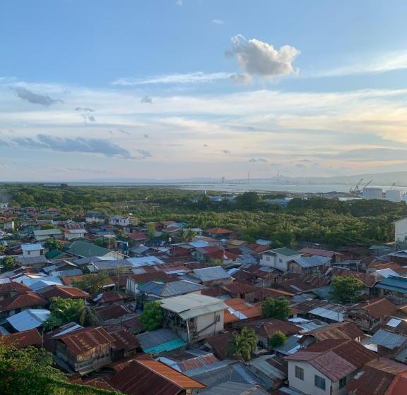 Quayside Condo Near Airport