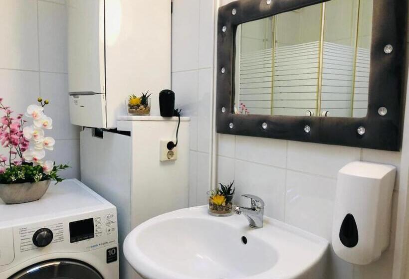 Room Mate Hostel Amsterdam Zaandam