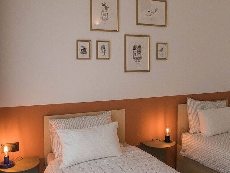 مبيت وإفطار Salty Woods Lodge