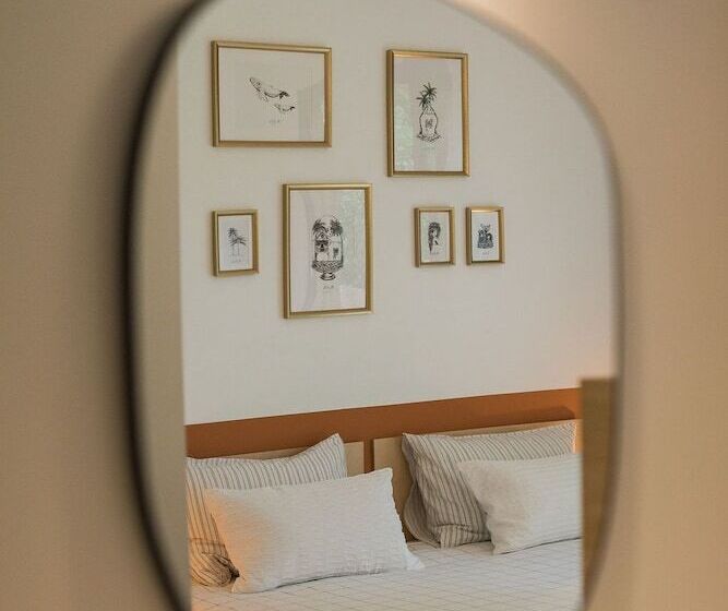 مبيت وإفطار Salty Woods Lodge