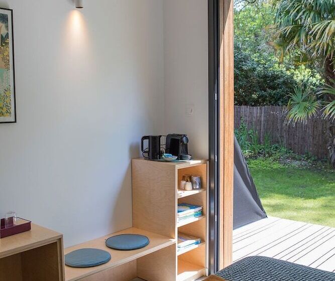 مبيت وإفطار Salty Woods Lodge