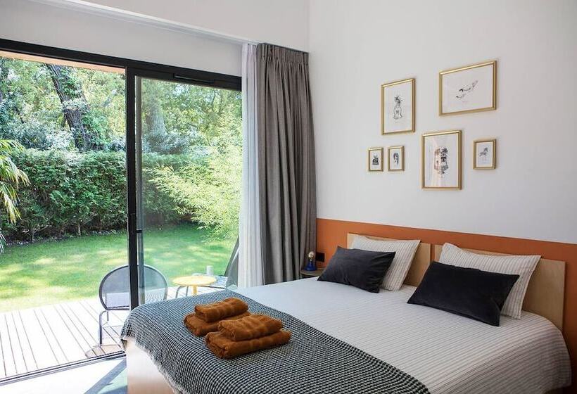 مبيت وإفطار Salty Woods Lodge