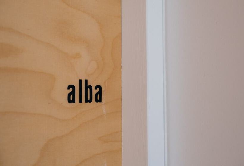 مبيت وإفطار Salty Woods Lodge