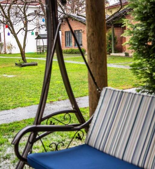 تختخواب و صبحانه Sapancaminihouse