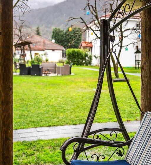 تختخواب و صبحانه Sapancaminihouse