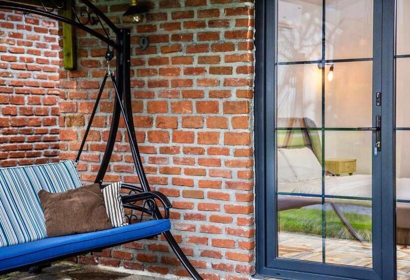 تختخواب و صبحانه Sapancaminihouse