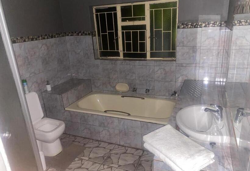 مبيت وإفطار Warmbaths Thai Spa And Guest House