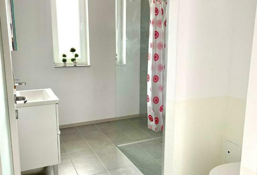 Elvetianul Tobias Apart