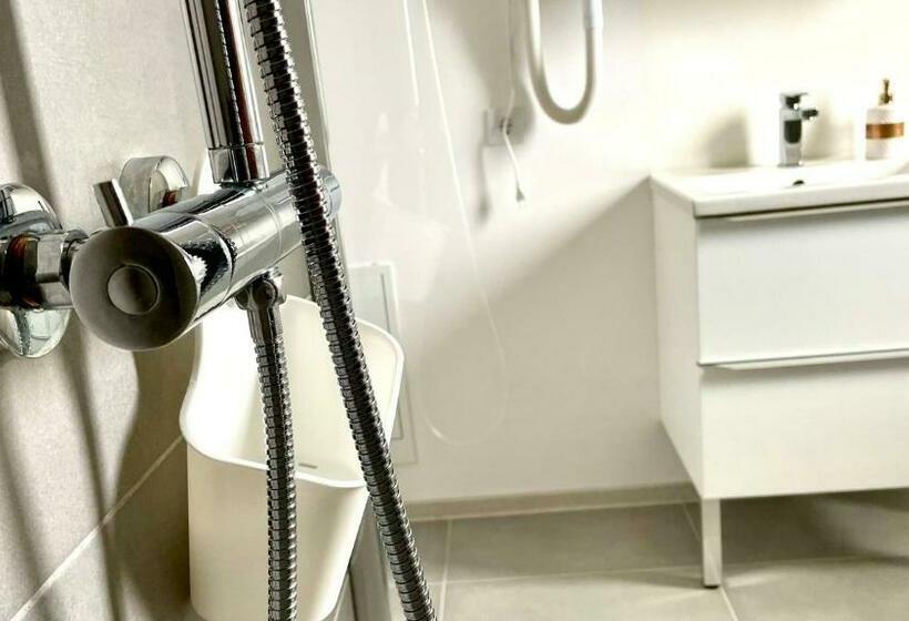 Elvetianul Tobias Apart