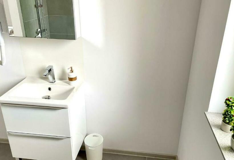 Elvetianul Tobias Apart