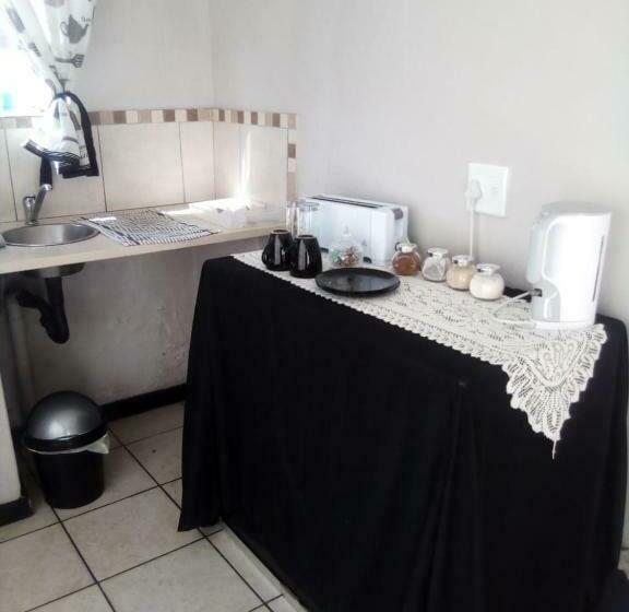 فندق على الطريق The Eden Lodge Boksburg