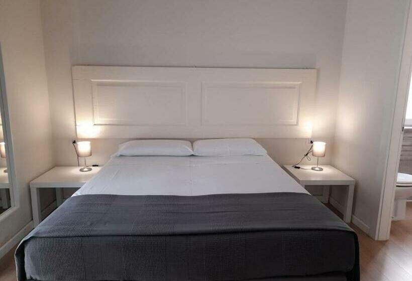 펜션 Affittacamere The Door In The Room And Parking Space