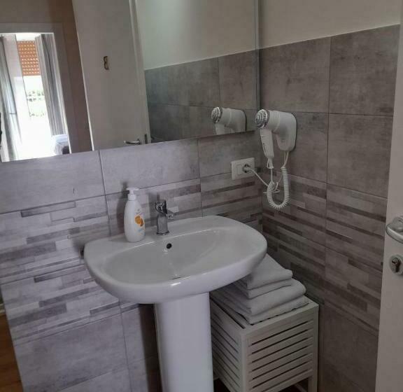 펜션 Affittacamere The Door In The Room And Parking Space