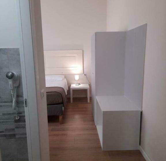 펜션 Affittacamere The Door In The Room And Parking Space