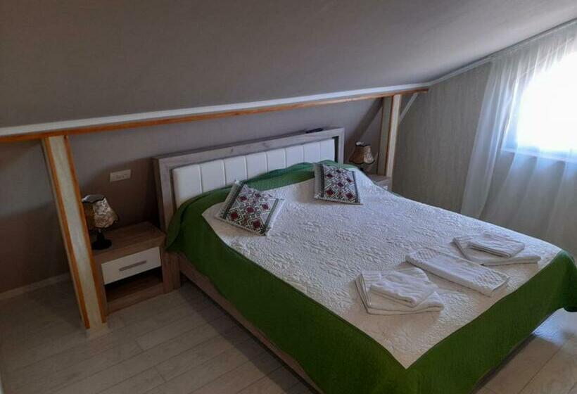 بنسيون Casa Florea