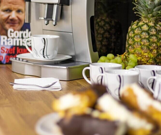 膳宿费 Cades Accommodation