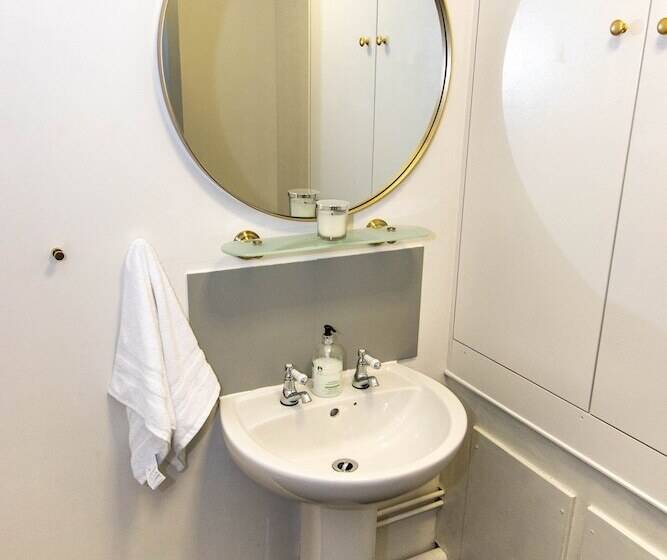 膳宿费 Cades Accommodation