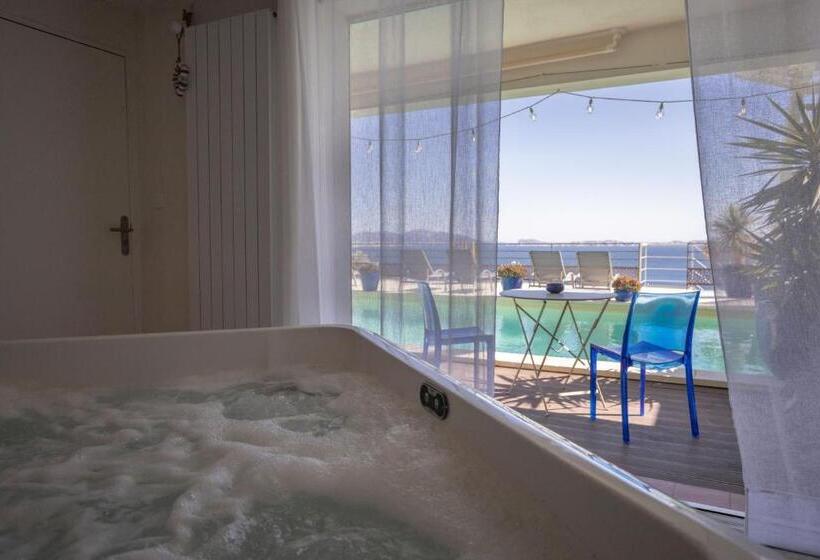 پانسیون Les Suites Love 1 Spa Vue Mer Piscine