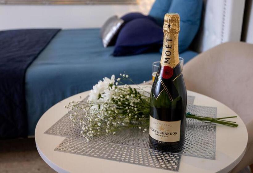 פנסיון Les Suites Love 1 Spa Vue Mer Piscine