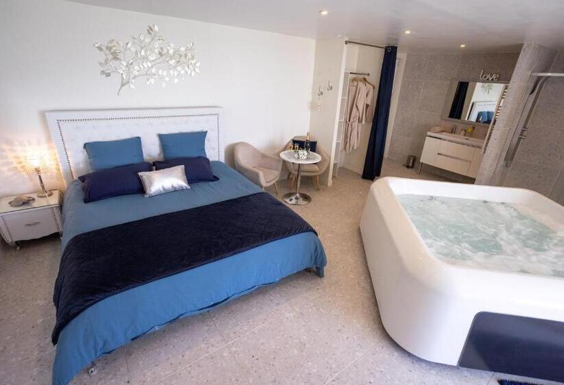پانسیون Les Suites Love 1 Spa Vue Mer Piscine
