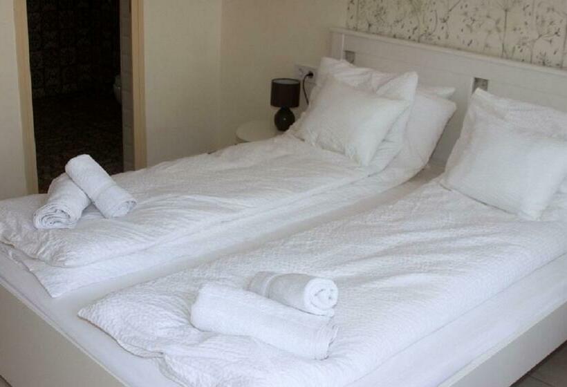 Пансион River Apartment