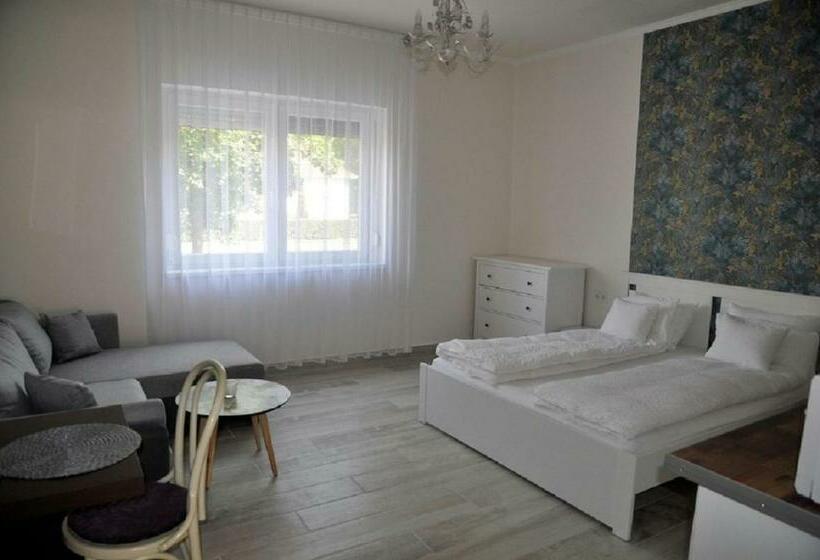 Пансион River Apartment