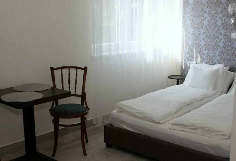 Пансион River Apartment