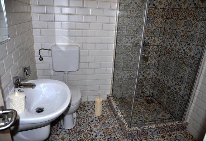 Пансион River Apartment