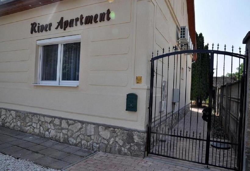 Пансион River Apartment