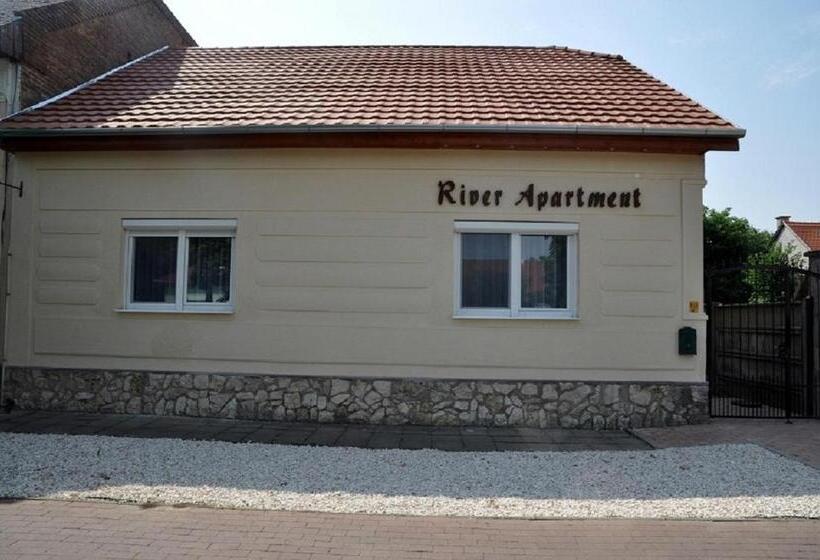 Пансион River Apartment