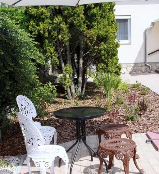 Пансион River Apartment