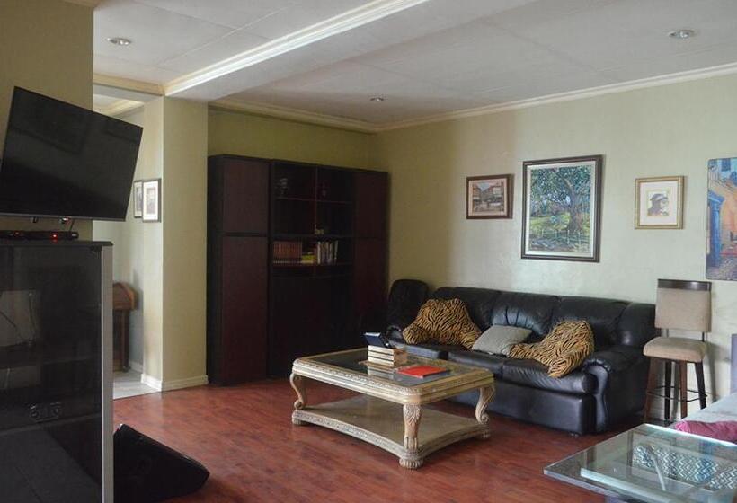 ペンション The Uniquely Industrial