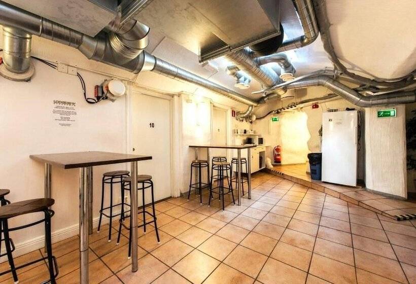 הוסטל Nomad Cave