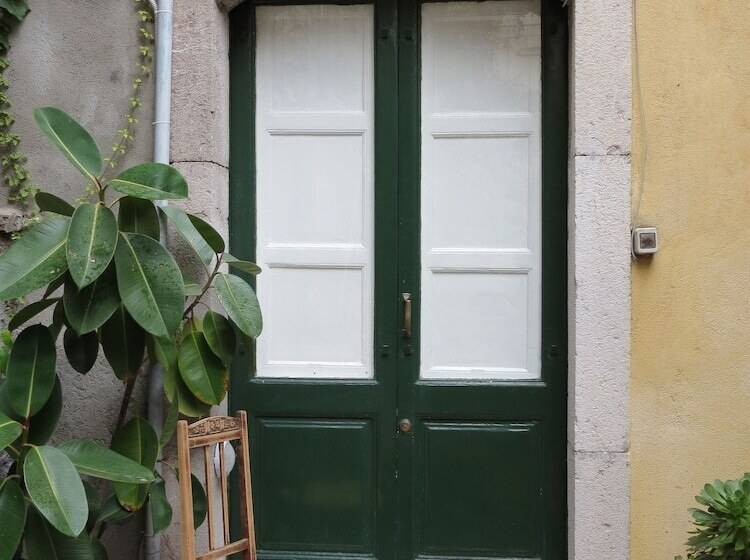 Общежитие Private Room Stanza Privata With Private Bathroom   Shared Kitchen And Beautiful Terrace On Taormina