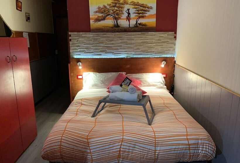 Общежитие Private Room Stanza Privata With Private Bathroom   Shared Kitchen And Beautiful Terrace On Taormina