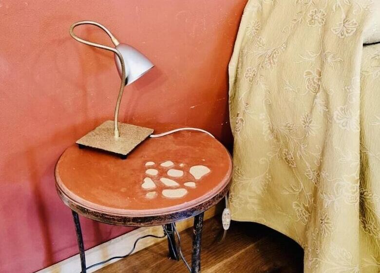 تختخواب و صبحانه Angolo Del Poeta