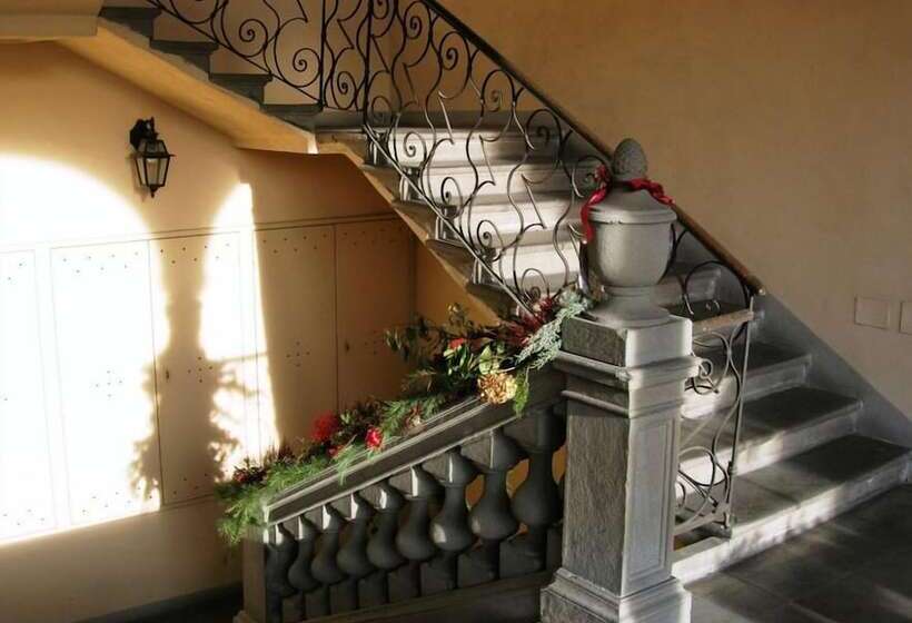 تختخواب و صبحانه Angolo Del Poeta