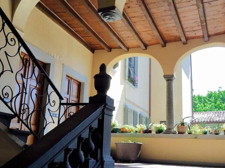 تختخواب و صبحانه Angolo Del Poeta