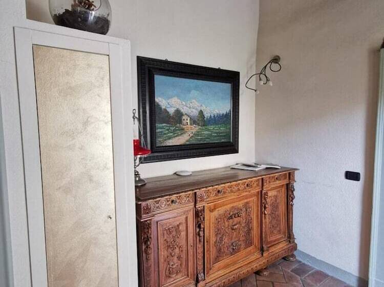 تختخواب و صبحانه Angolo Del Poeta