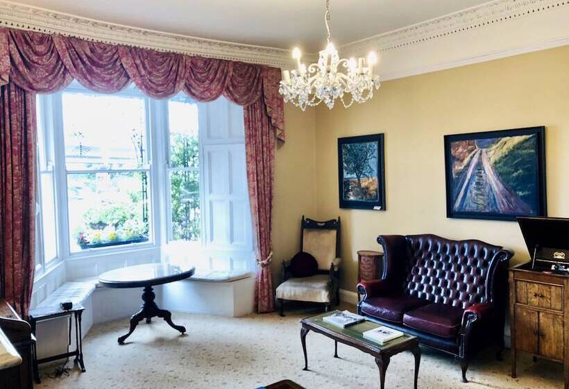 مبيت وإفطار Belvedere Lodge