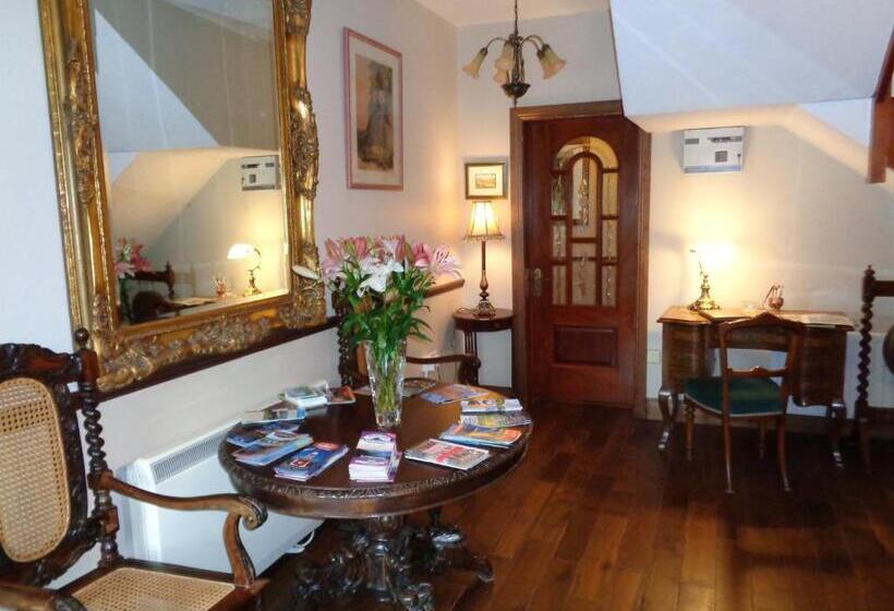 ベッドアンドブレックファースト Redwood