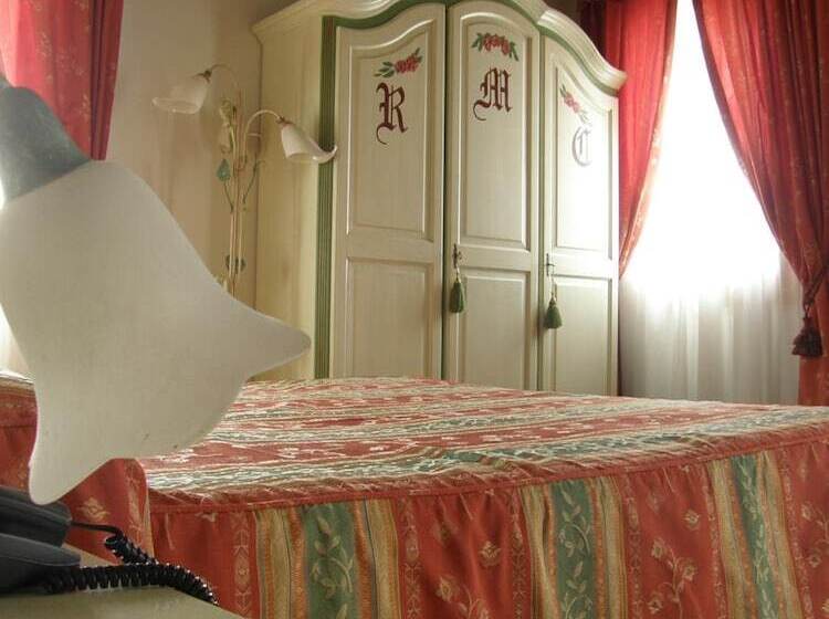 تختخواب و صبحانه Residence Meuble' Cortina