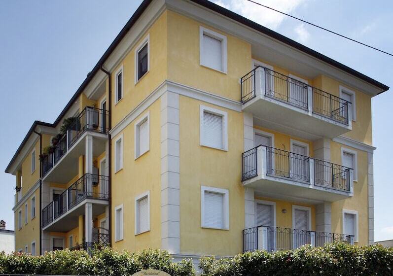 تختخواب و صبحانه Residenza Il Fiore